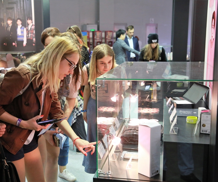 Visitors look at the goods on display at the 2018 Korea Brand & Entertainment Expo, in Moscow on May 14.